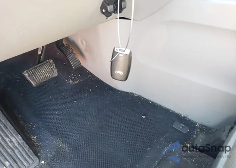 2017 Kia Sedona Lx z USA, uszkodzony, nr VIN KNDMB5C15H6269374